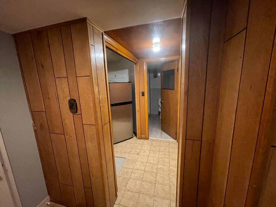 Lovely 2 Bedroom Basement Apartment In Toronto Exterior foto